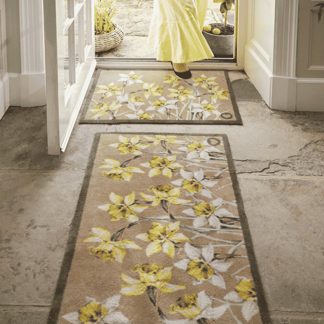 Hug Rug Runner Daffodil Blooms