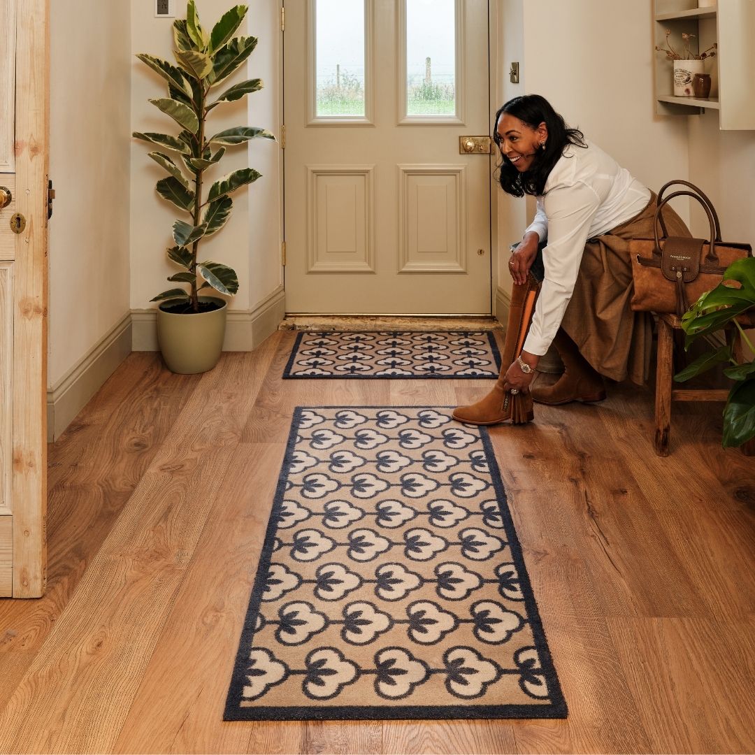 Hug Rug Runner Retro Flower Neutral