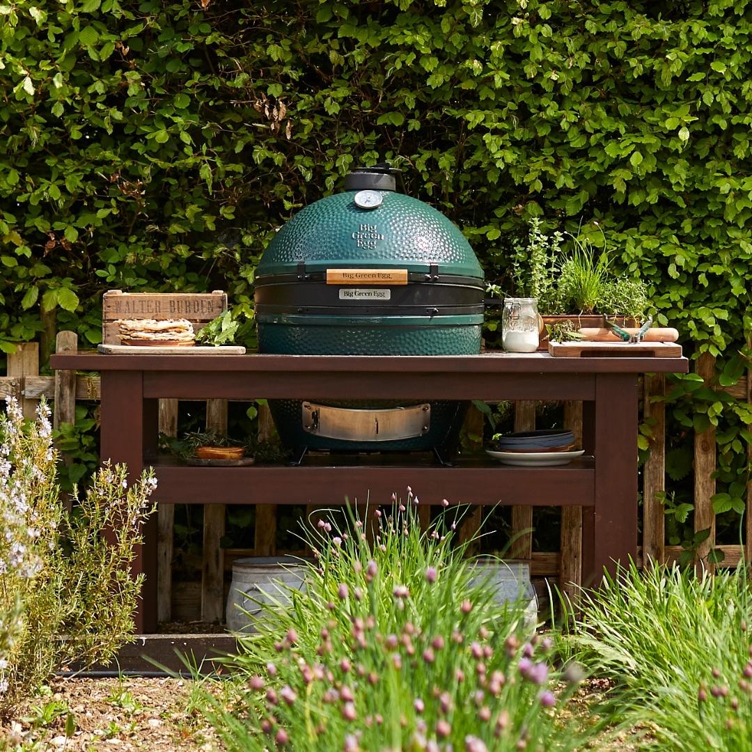 Big Green Egg Charcoal BBQ - XL Mahogany Table Bundle