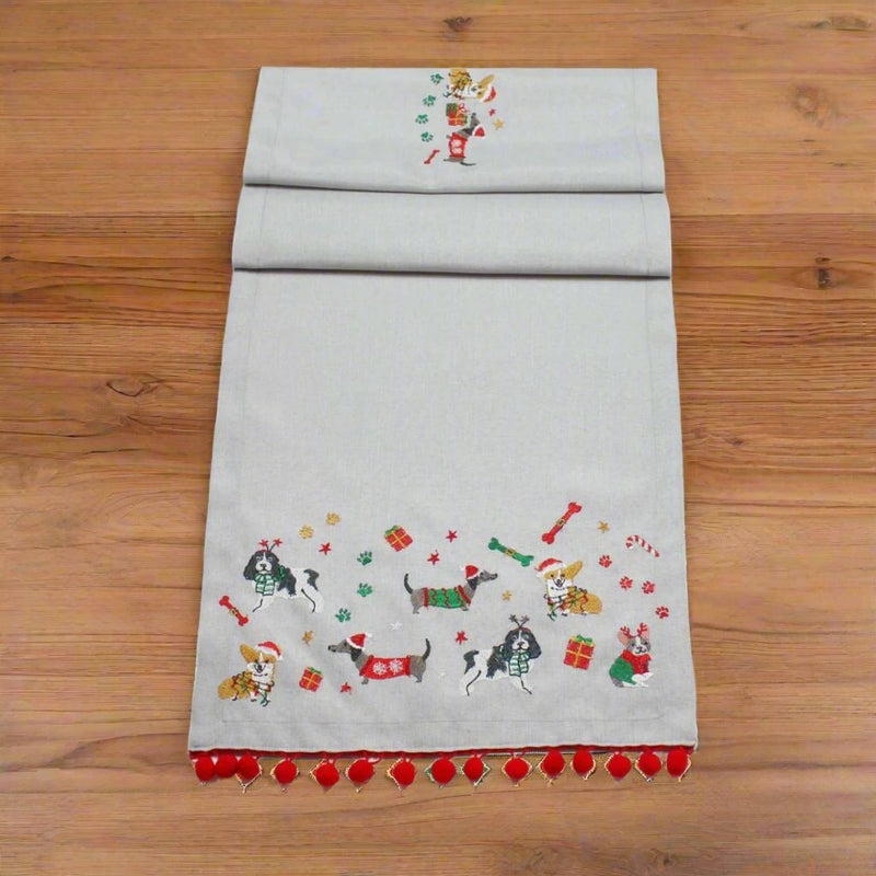 Christmas Table Runner Here Comes Santa Paws